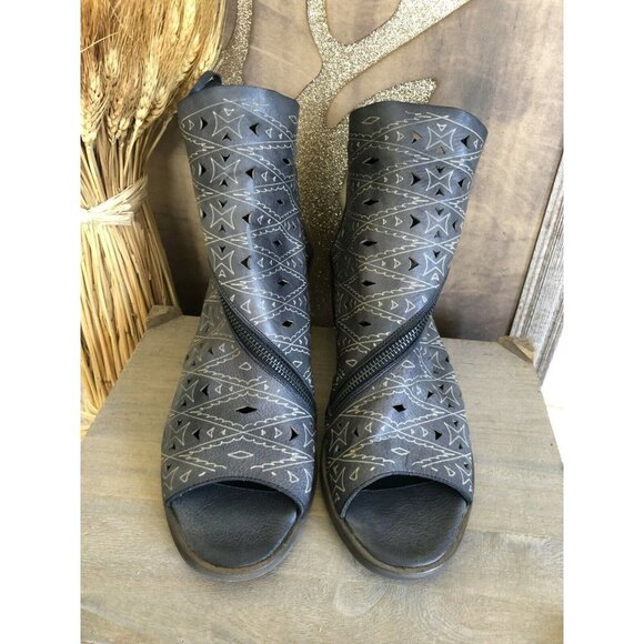 Baske California Products for Sale up to 90% Off Retail  NEW Baske California Dark Gray Leather Zip Bootie
